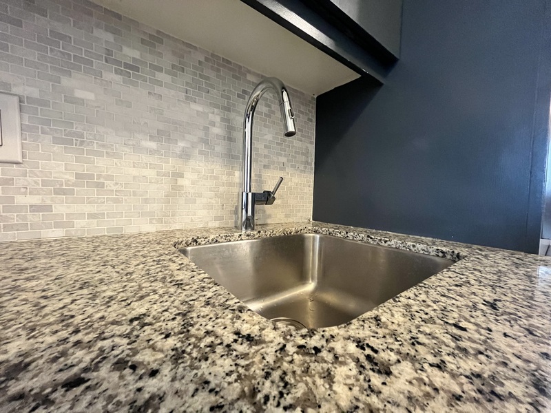 #306-10 Esplanade Ln