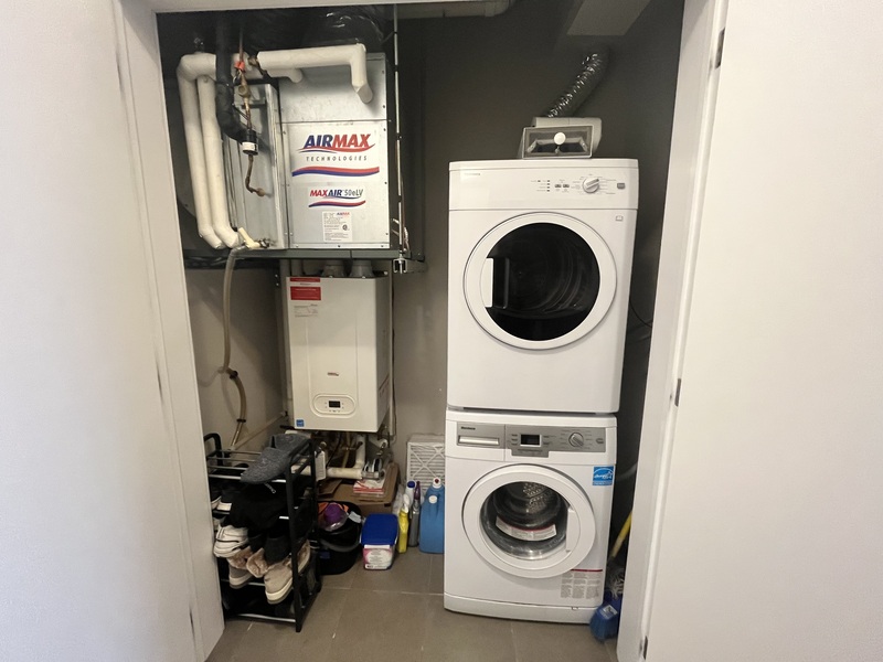 #306-10 Esplanade Ln
