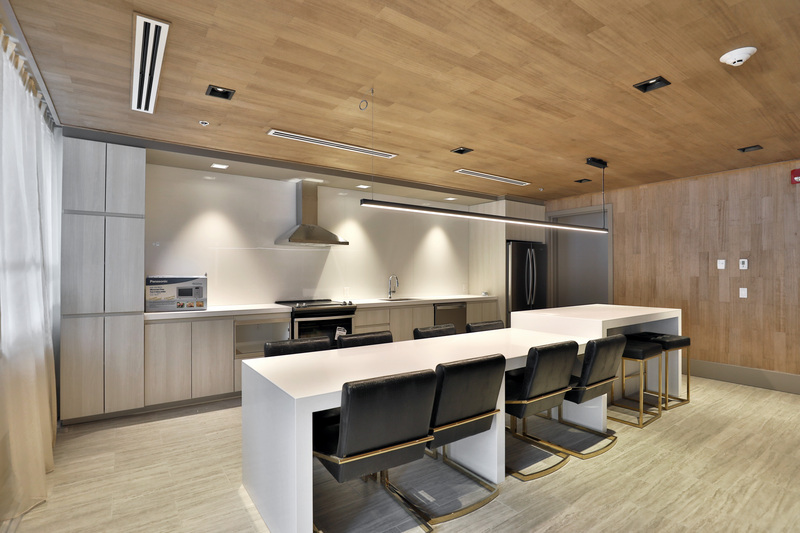 #306-10 Esplanade Ln