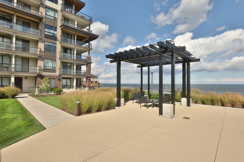#306-10 Esplanade Ln