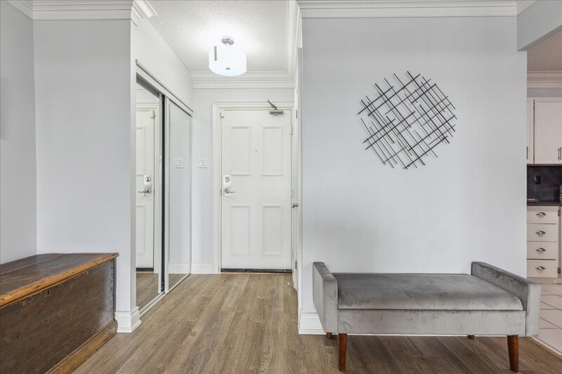 #1006-301 Frances Ave.