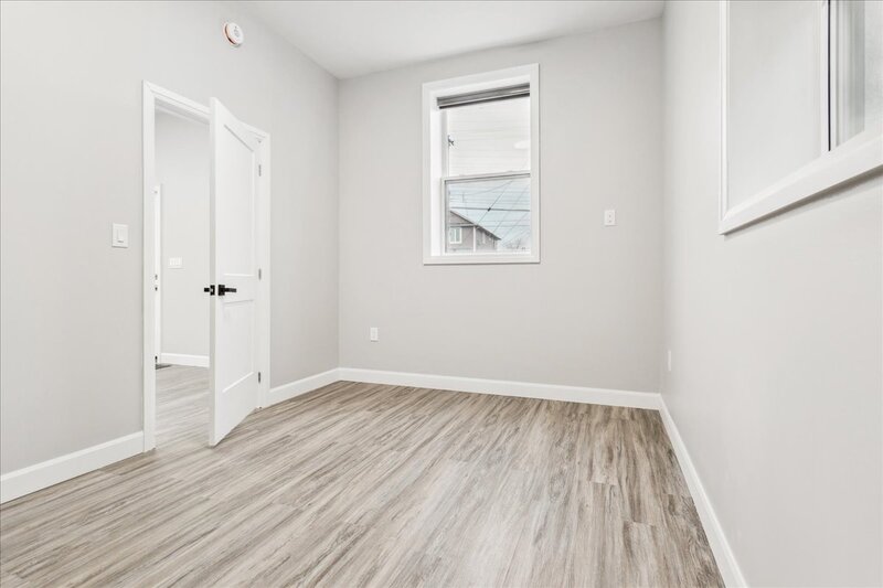 #2-800 Beach Blvd, Hamilton