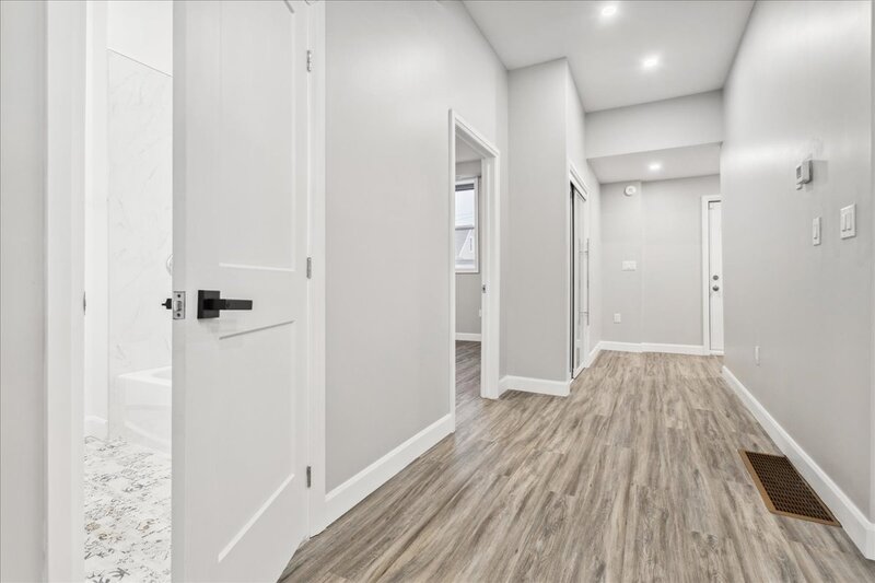 #2-800 Beach Blvd, Hamilton