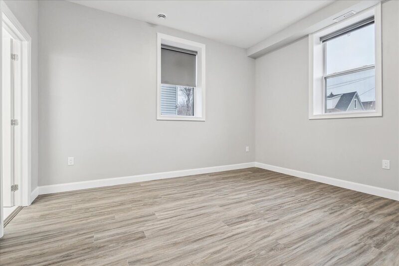 #2-800 Beach Blvd, Hamilton