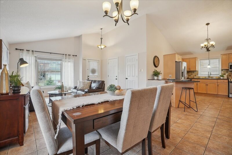 32 Sonoma Ln, Stoney Creek