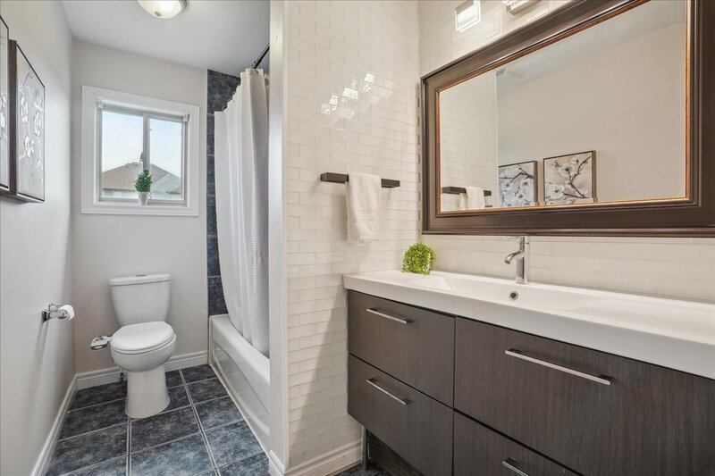 32 Sonoma Ln, Stoney Creek