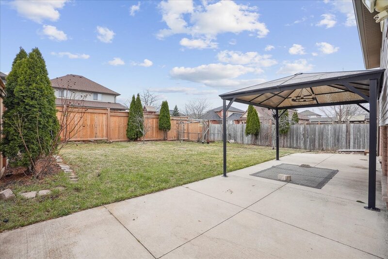 32 Sonoma Ln, Stoney Creek