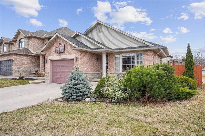 32 Sonoma Ln, Stoney Creek