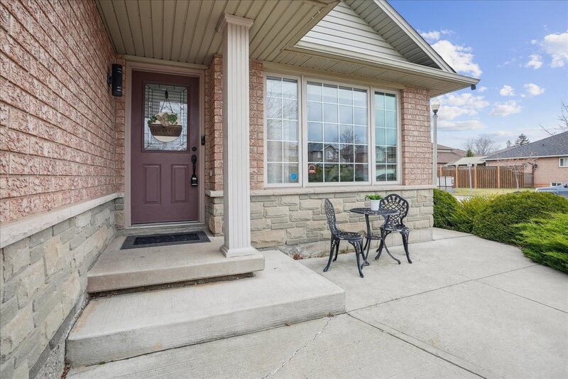 32 Sonoma Ln, Stoney Creek