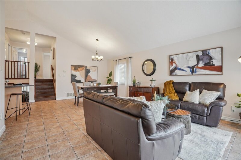 32 Sonoma Ln, Stoney Creek