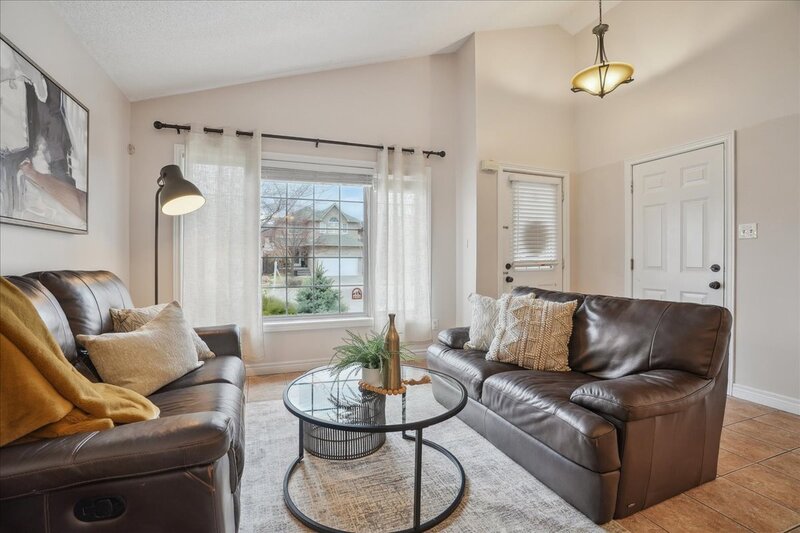 32 Sonoma Ln, Stoney Creek