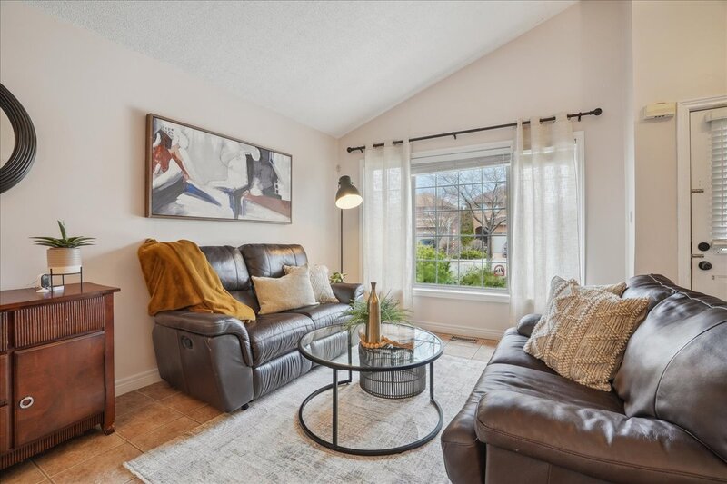 32 Sonoma Ln, Stoney Creek