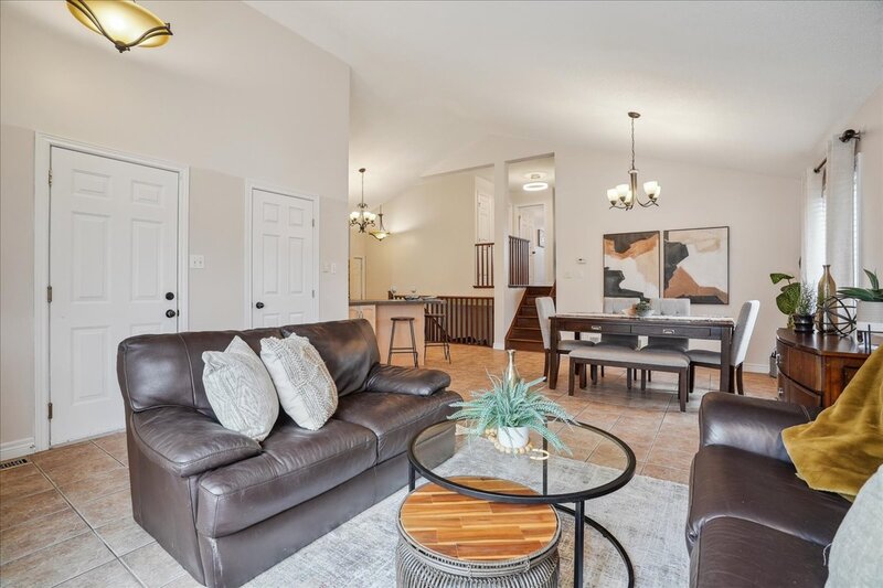 32 Sonoma Ln, Stoney Creek