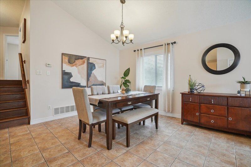 32 Sonoma Ln, Stoney Creek