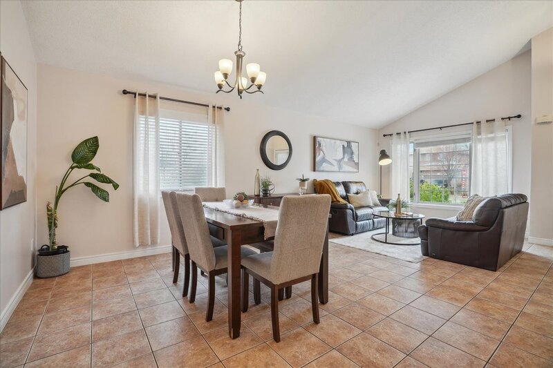 32 Sonoma Ln, Stoney Creek