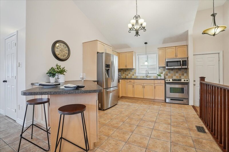 32 Sonoma Ln, Stoney Creek