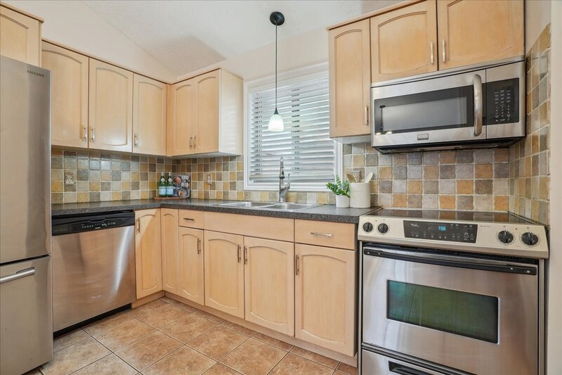 32 Sonoma Ln, Stoney Creek