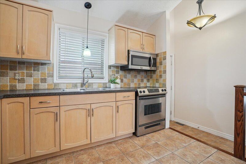 32 Sonoma Ln, Stoney Creek