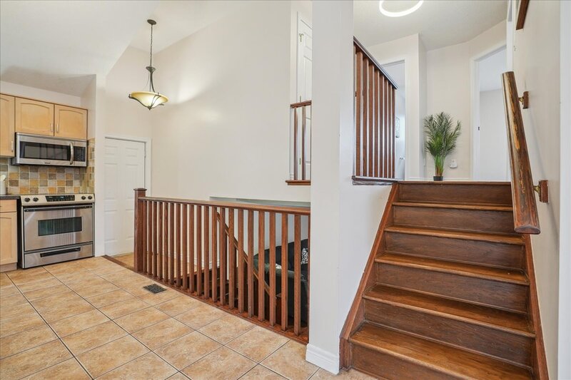 32 Sonoma Ln, Stoney Creek