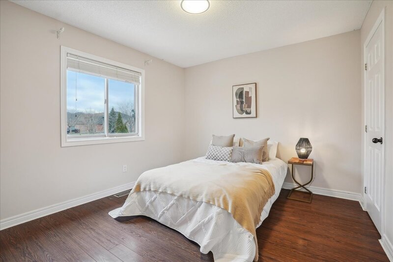 32 Sonoma Ln, Stoney Creek