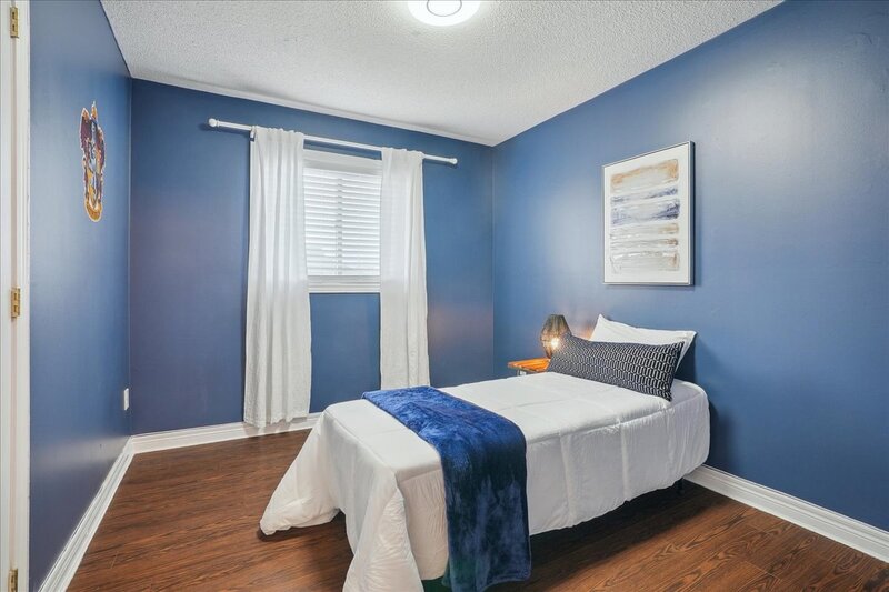32 Sonoma Ln, Stoney Creek