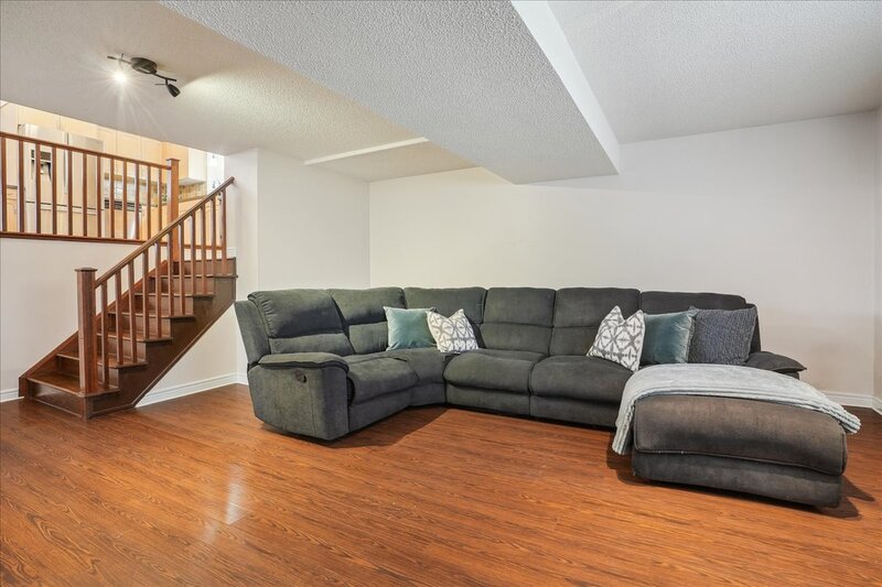 32 Sonoma Ln, Stoney Creek