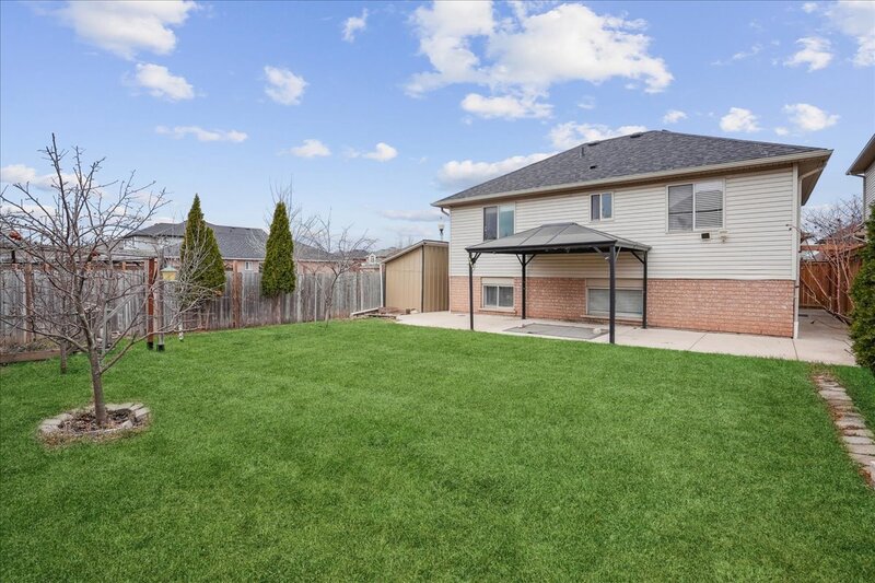 32 Sonoma Ln, Stoney Creek