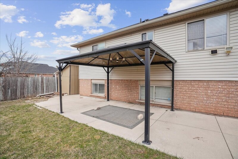 32 Sonoma Ln, Stoney Creek