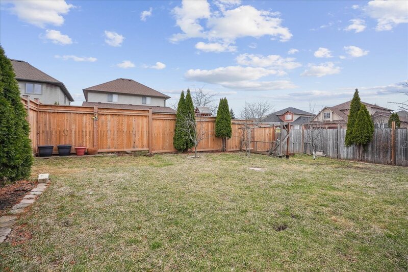32 Sonoma Ln, Stoney Creek