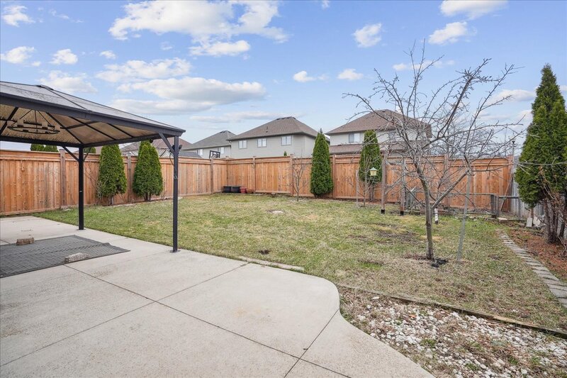 32 Sonoma Ln, Stoney Creek