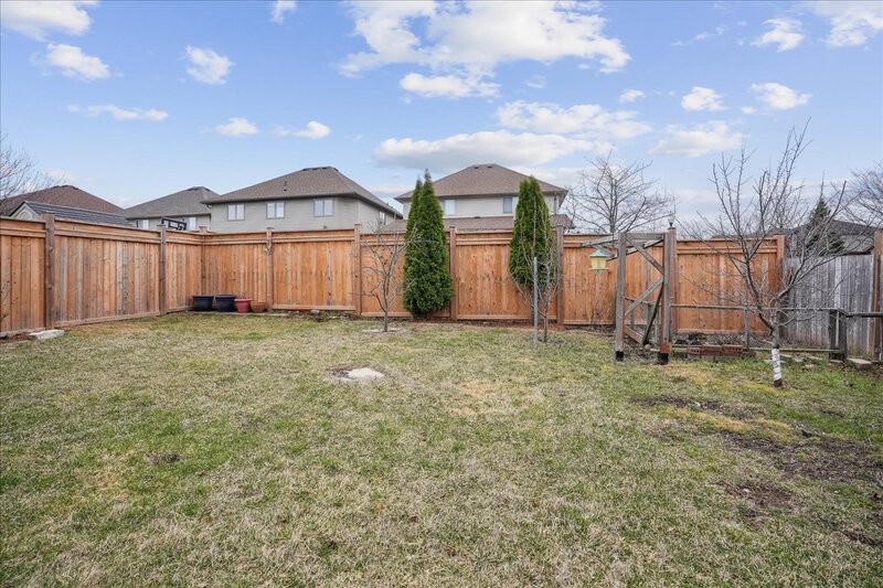 32 Sonoma Ln, Stoney Creek