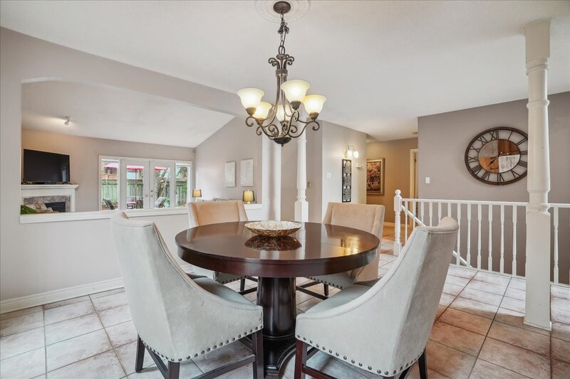 73 Colonial Cres.
