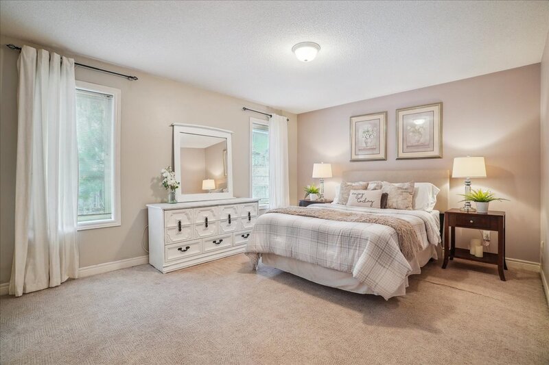 73 Colonial Cres.