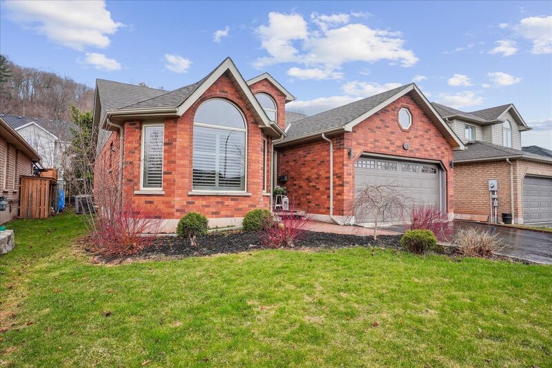 73 Colonial Cres.