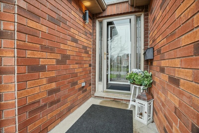 73 Colonial Cres.
