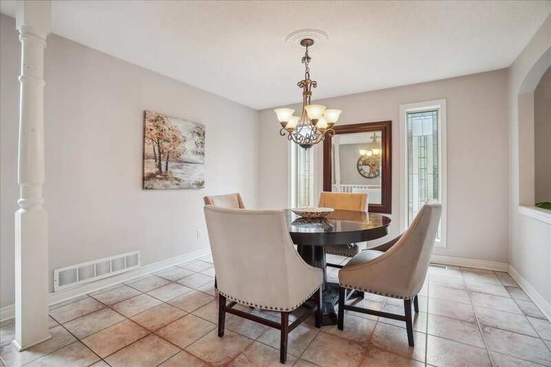 73 Colonial Cres.