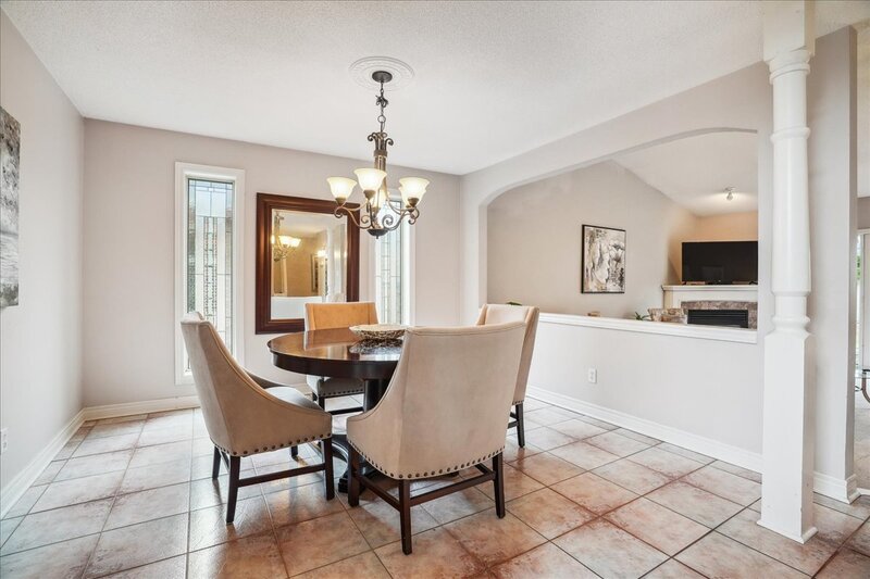 73 Colonial Cres.
