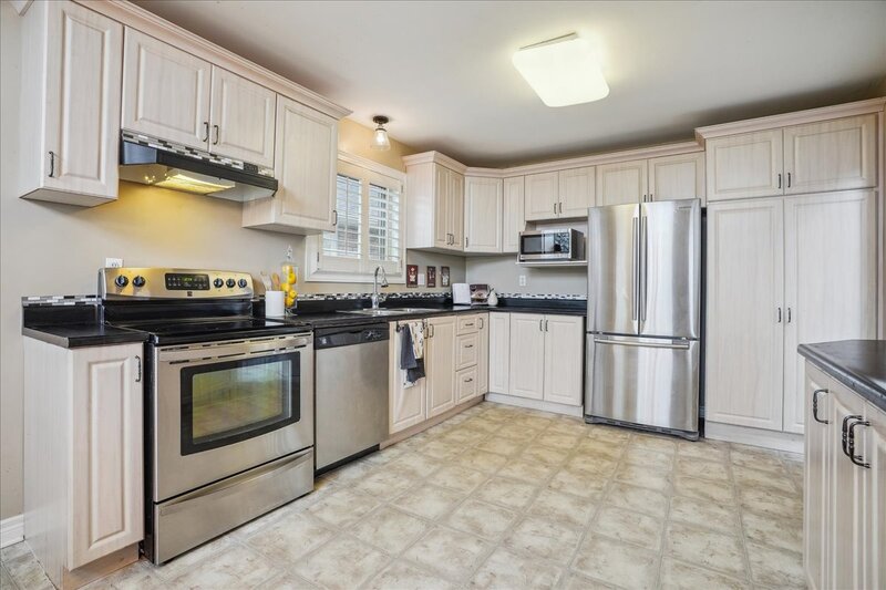 73 Colonial Cres.
