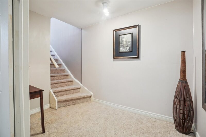 73 Colonial Cres.