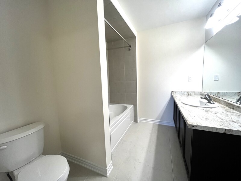 #40-305 Garner Rd W, Ancaster