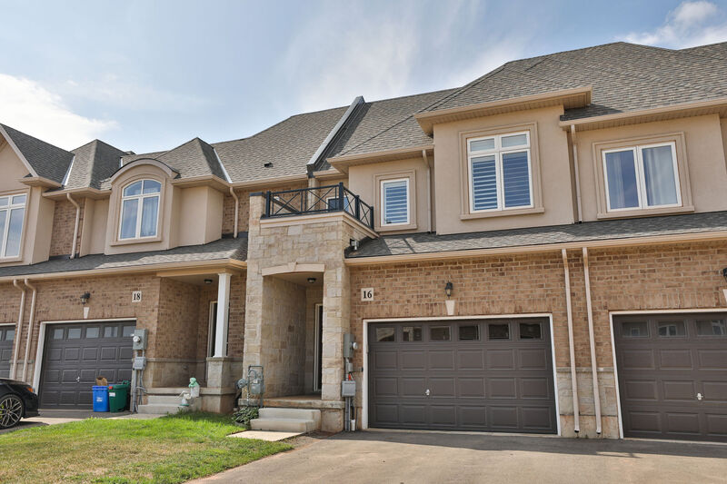 16 Zinfandel Dr, Stoney Creek