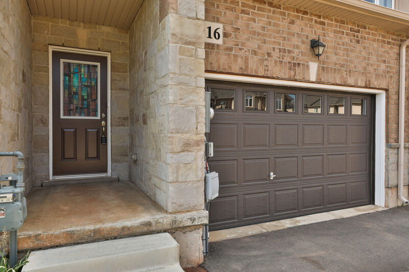16 Zinfandel Dr, Stoney Creek