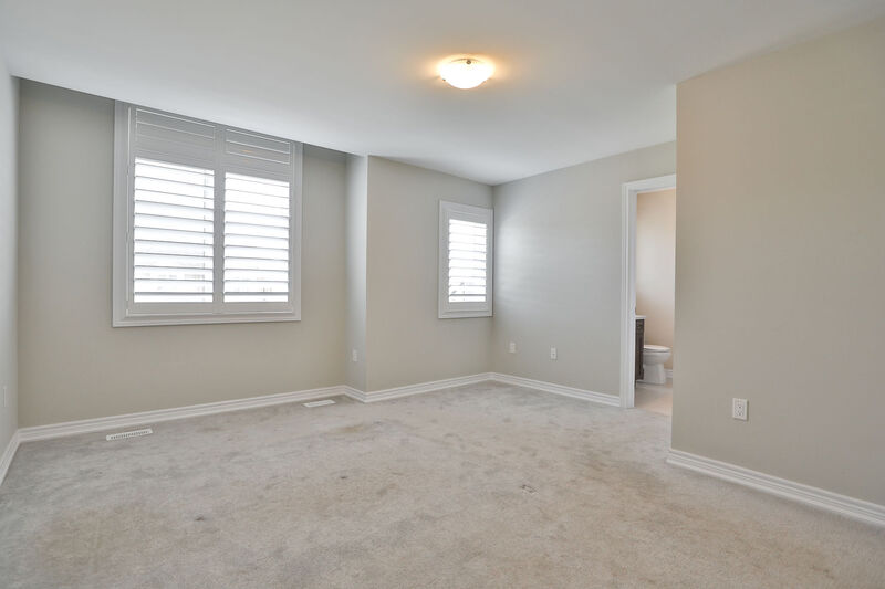 16 Zinfandel Dr, Stoney Creek