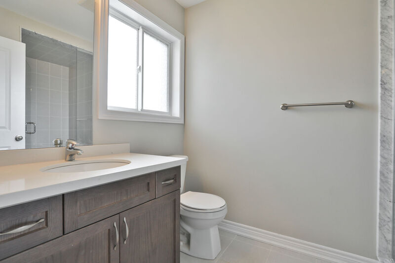 16 Zinfandel Dr, Stoney Creek