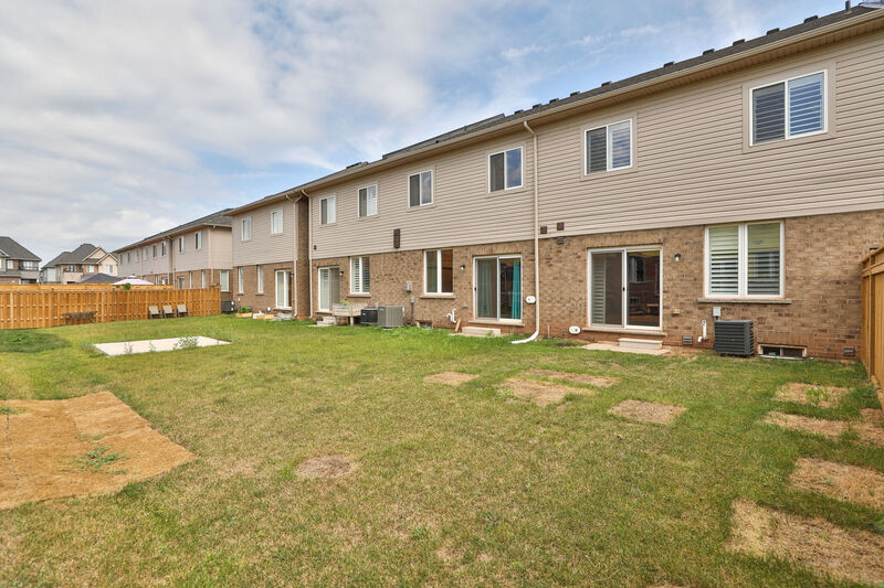 16 Zinfandel Dr, Stoney Creek