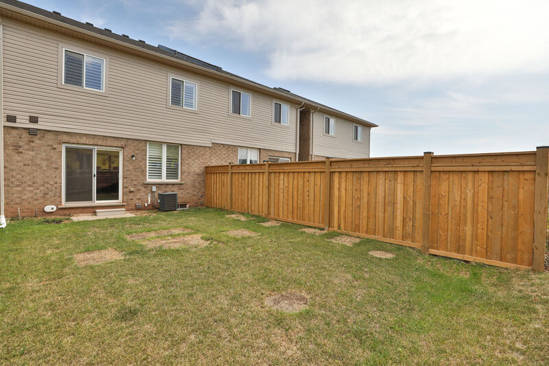 16 Zinfandel Dr, Stoney Creek