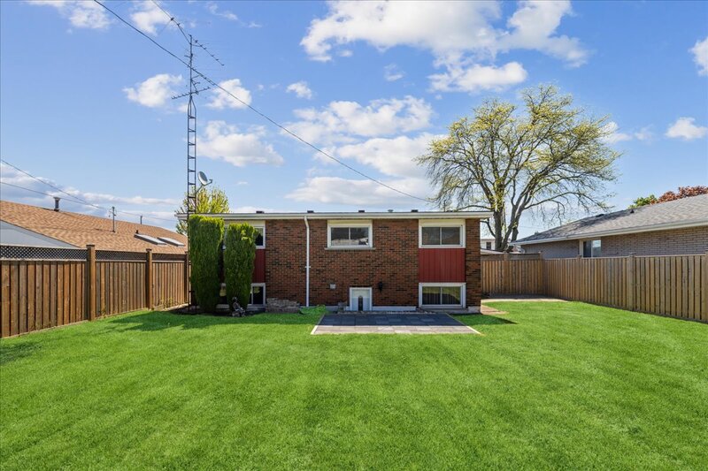 108 Nash Rd S, Hamilton