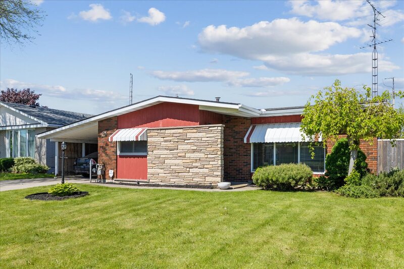 108 Nash Rd S, Hamilton