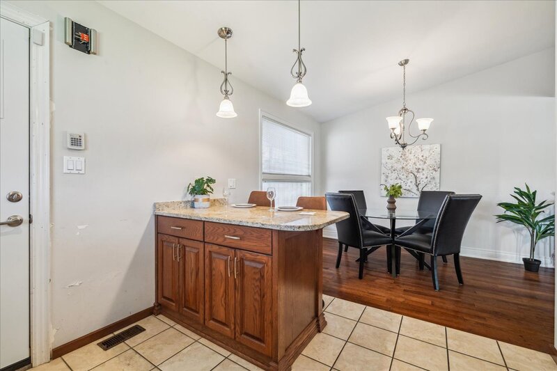 108 Nash Rd S, Hamilton