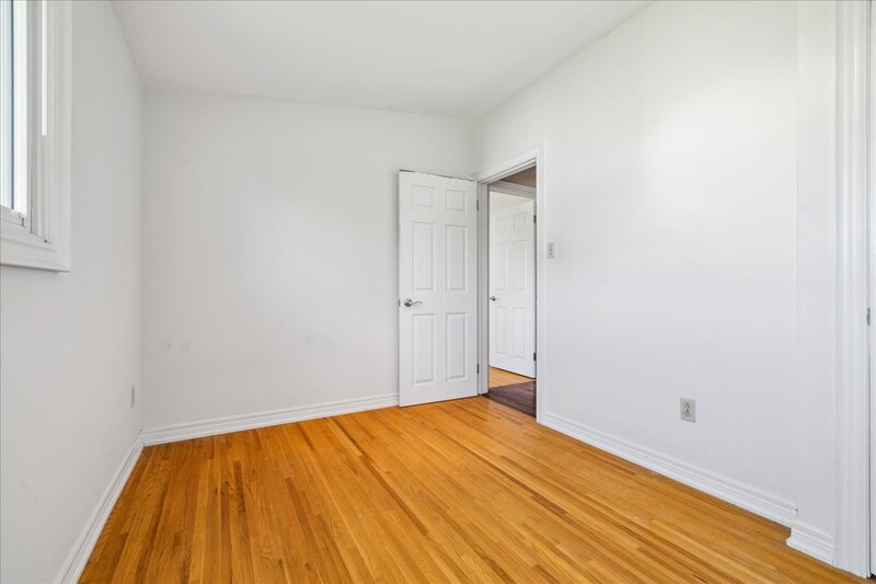 108 Nash Rd S, Hamilton